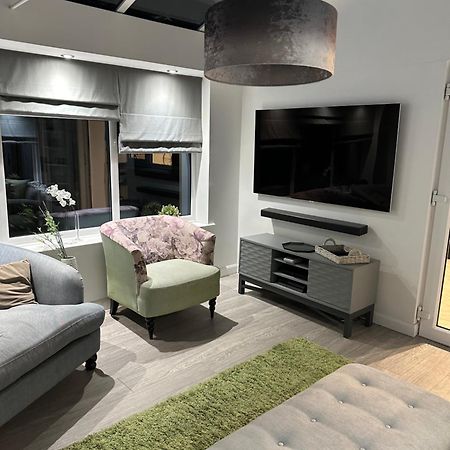 Cosy Double Bedroom In Newcastle Upon Tyne - Access To Shared Kitchen, Shared Lounge And Shared Conservatory Areas Inc Sky Tv And Netflix Exteriör bild