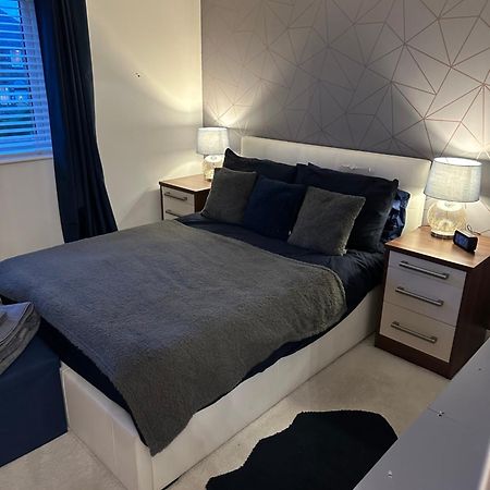 Cosy Double Bedroom In Newcastle Upon Tyne - Access To Shared Kitchen, Shared Lounge And Shared Conservatory Areas Inc Sky Tv And Netflix Exteriör bild